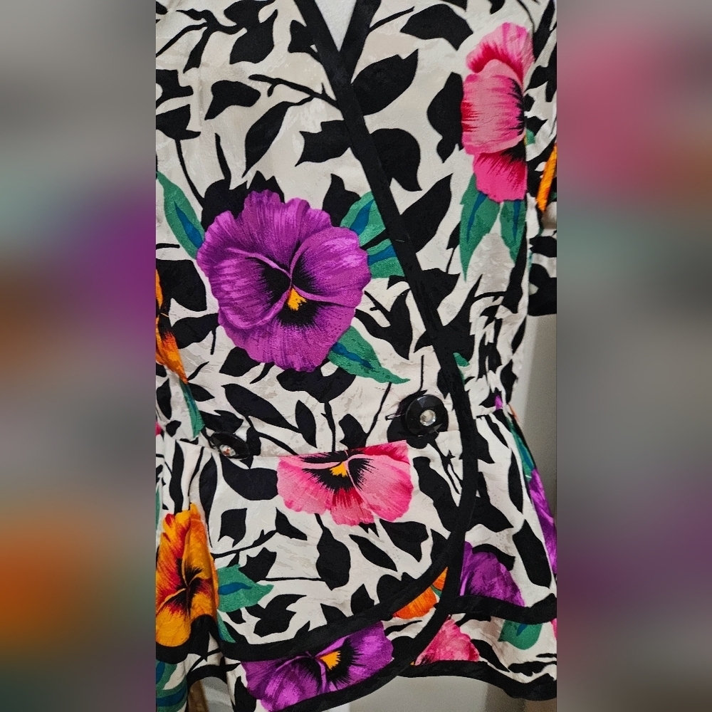 Vintage A.J. Bari Petites 100% Silk Floral Blouse–Puff Sleeve Wrap Style Top. 10 - Picture 3 of 16